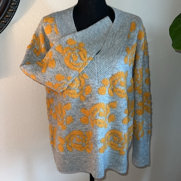 TRIBAL Woman’s V-Neck Intarsia Gray Inlay Floral Accent Sweater-Sunset Large - Picture 9 of 16